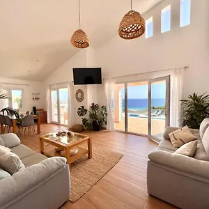 Ona Villa